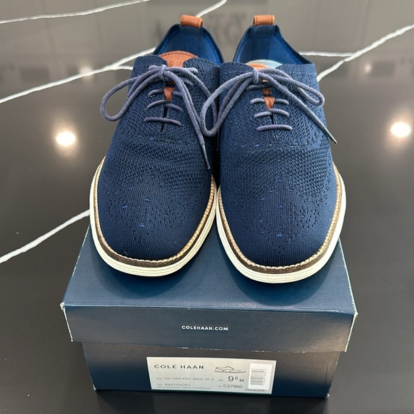 Cole Haan Navy Blue knit wingtip in good condition. - Picture 2 of 9